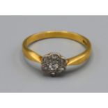 A 18ct Yellow Gold Diamond Cluster Ring set with seven diamonds within a pierced setting, Size M,