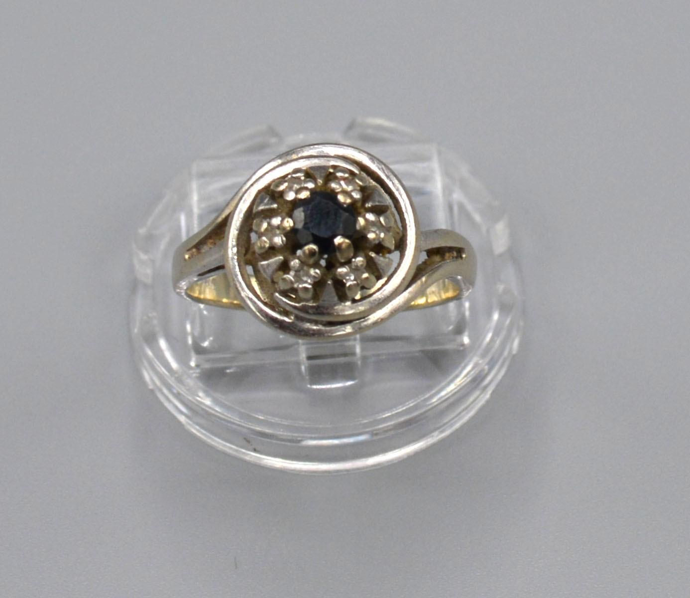 A 14ct White Gold Sapphire and Diamond Cluster Ring with central sapphire surrounded by diamonds - Image 2 of 2