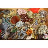 A Collection of Costume Jewellery to include brooches and related items