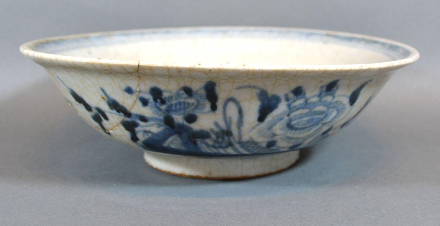 An Early Chinese Crackleware Underglaze Blue Decorated Bowl, 21 cms diameter - Image 5 of 5