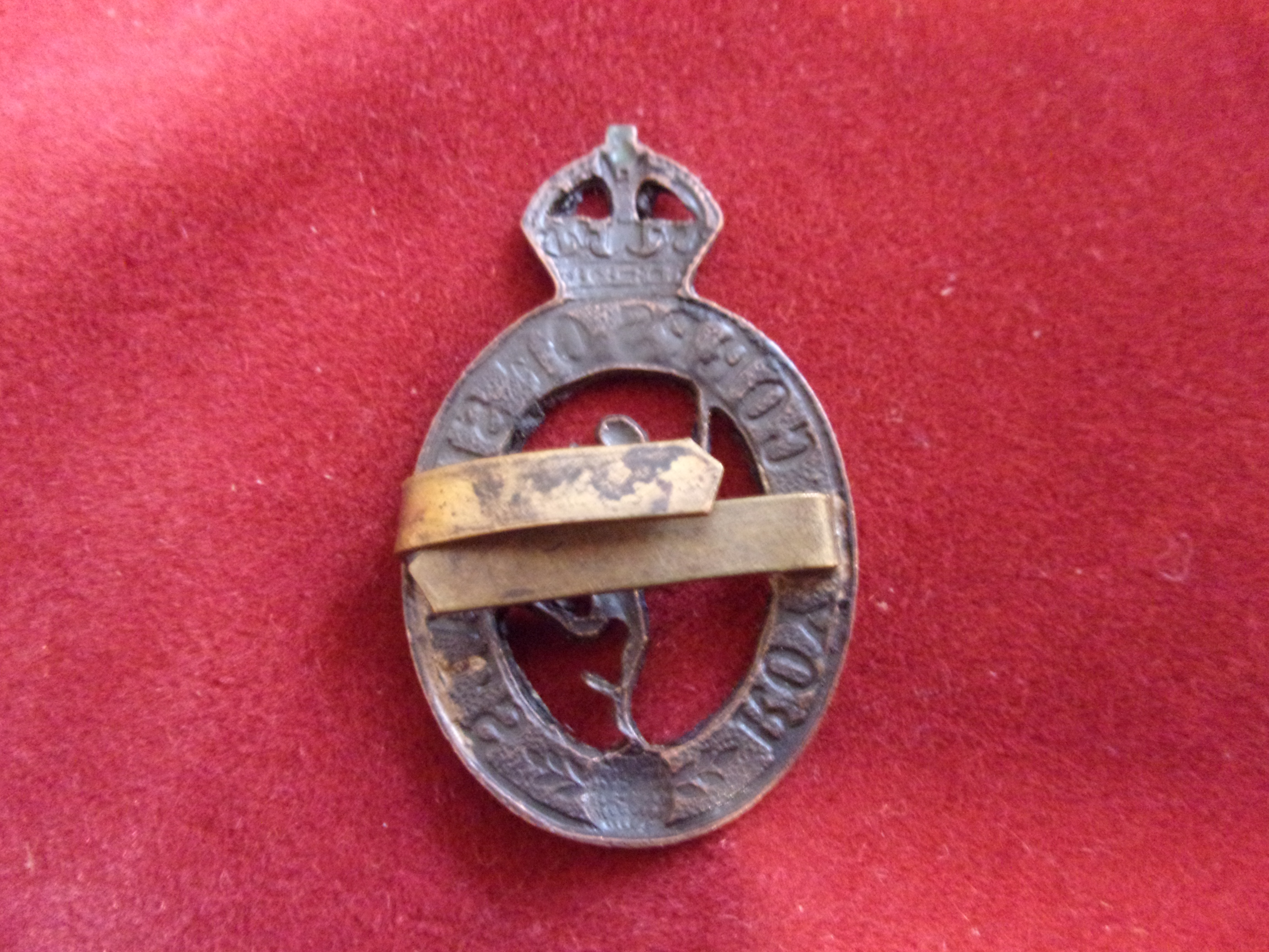 Royal Corps of Signals WWII Officers Cap Badge (Blacked-bronze, tab fitting) - Image 2 of 2
