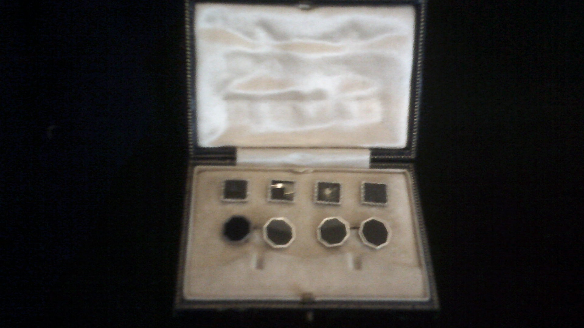 Jewellery-Lovely Boxed set of 9ct gold cuff links and four gentleman's dress studs, silver fronted