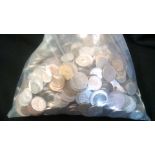 World Charity Mixture- some currency, old Chinese cash etc noted (6 kilos+)