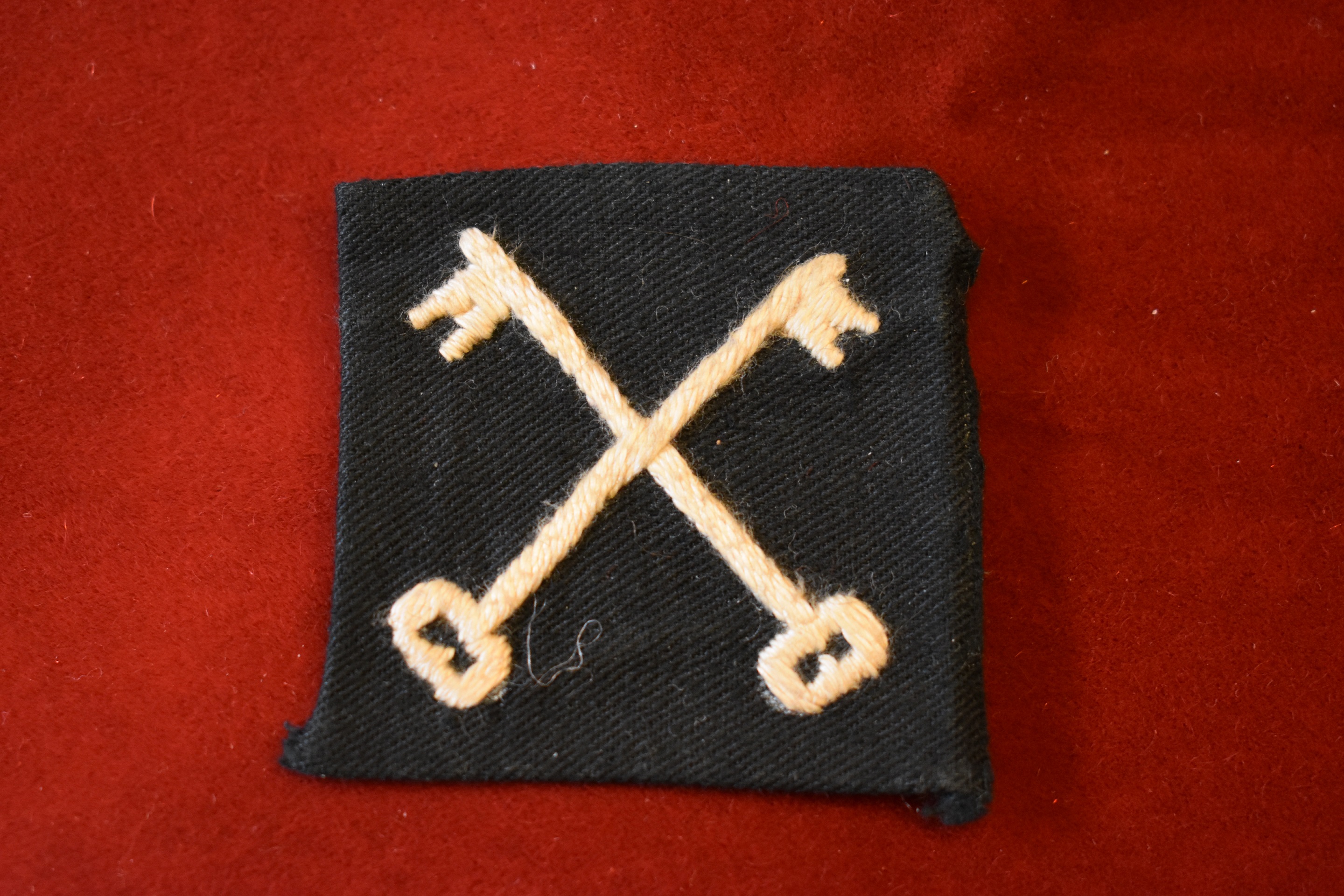 British WWII East Surrey Epaulette title for the battledress, an excellent example - Image 2 of 2