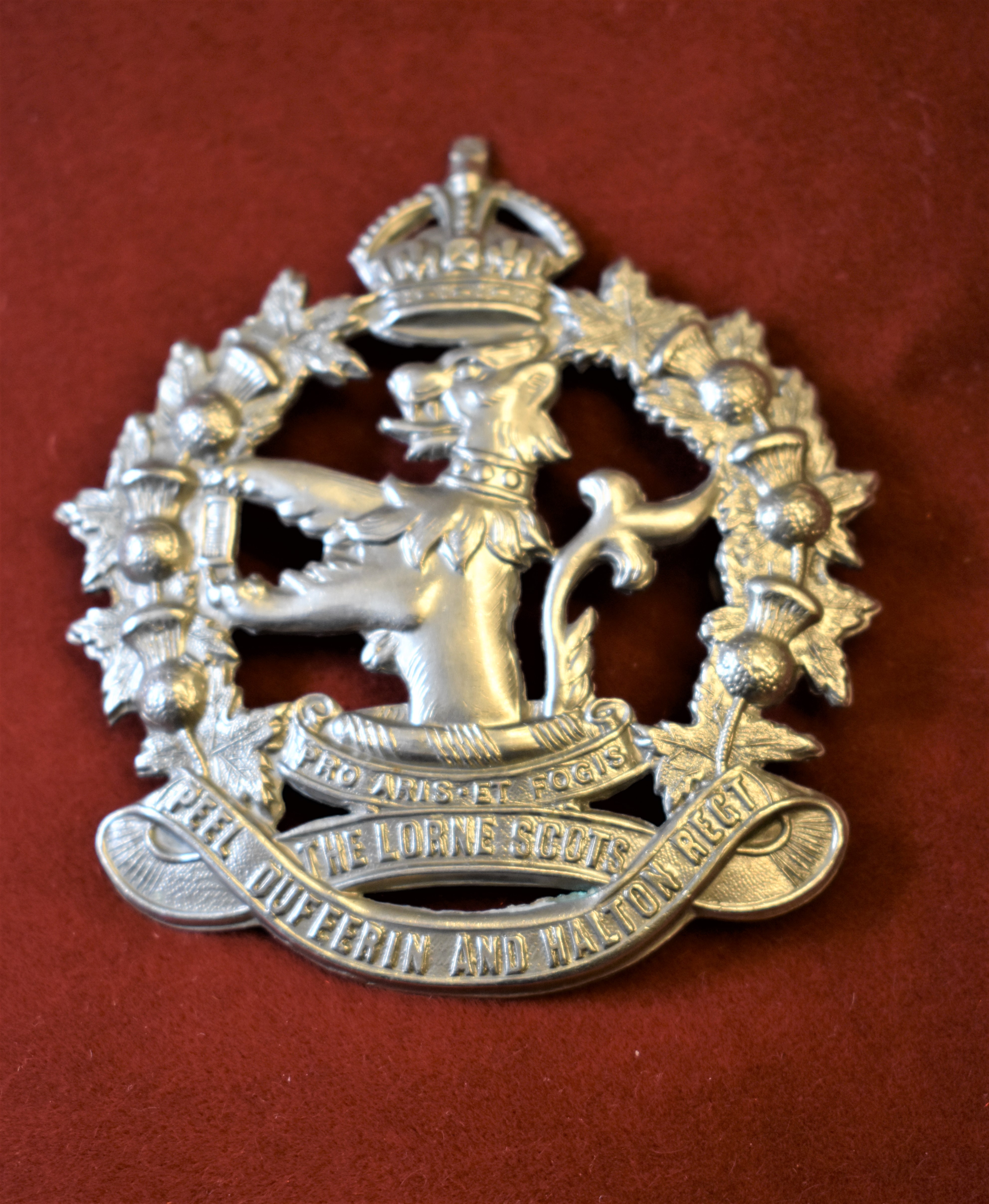 Canadian The Lorne Scouts (Peel Dufferin and Halton Regt) WWII Glengarry Cap Badge, w/m, two lugs.