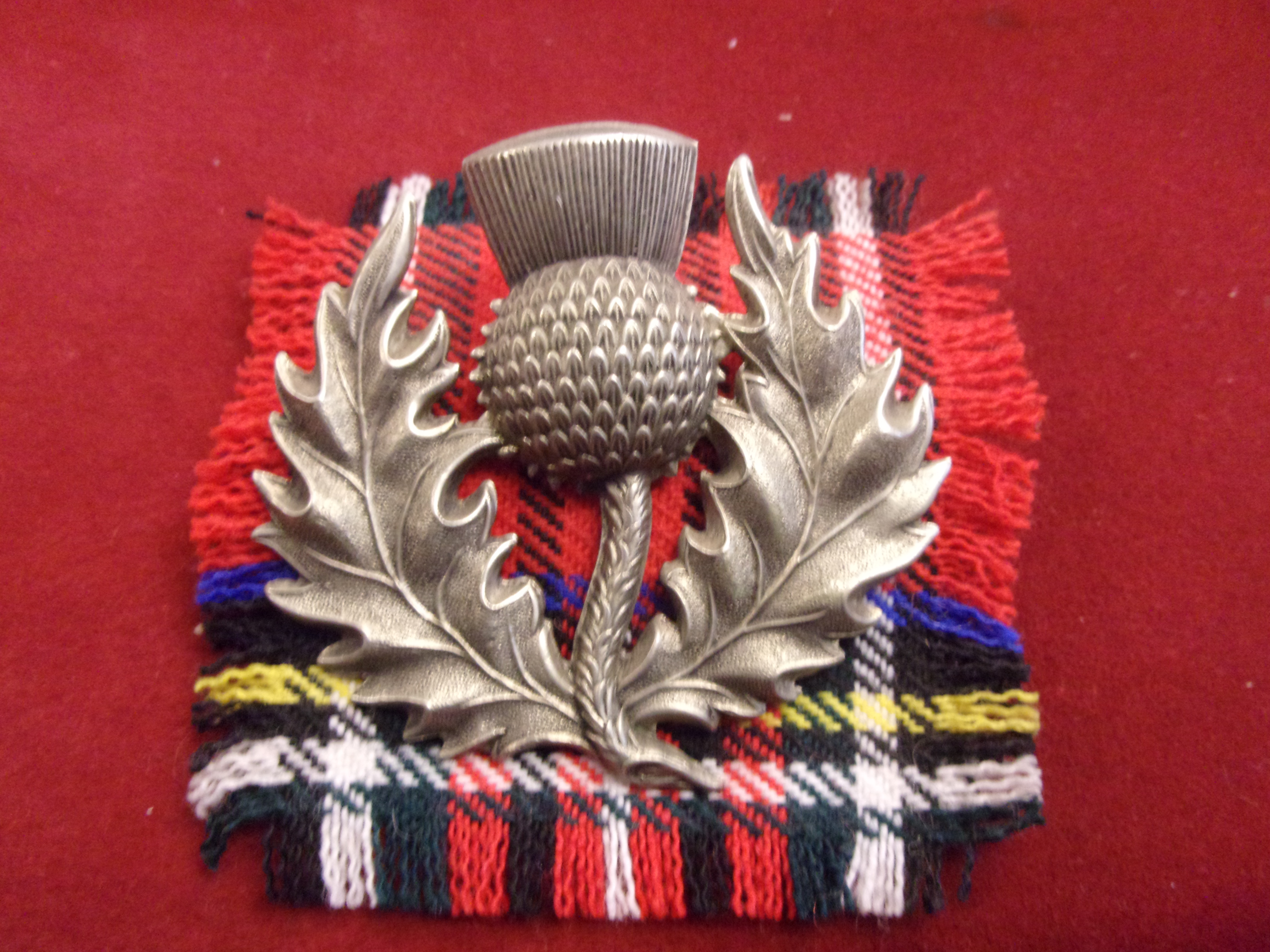 Royal Scottish Reserve Regiment Officers and Other Ranks Field Cap Badge (White-metal with tartan - Image 2 of 2