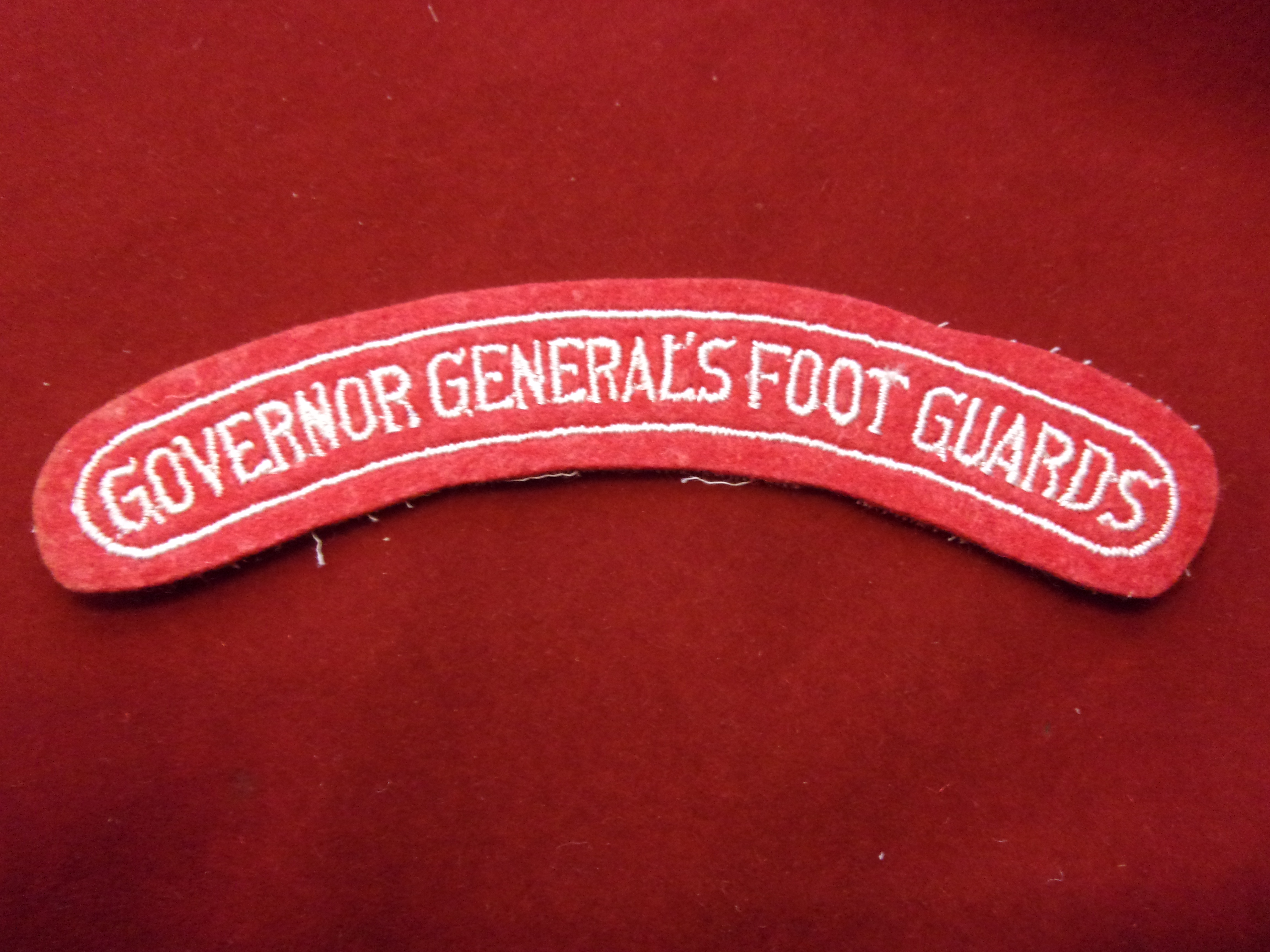Canadian Governor General's Foot Guards cloth shoulder title, white on red. - Image 3 of 3