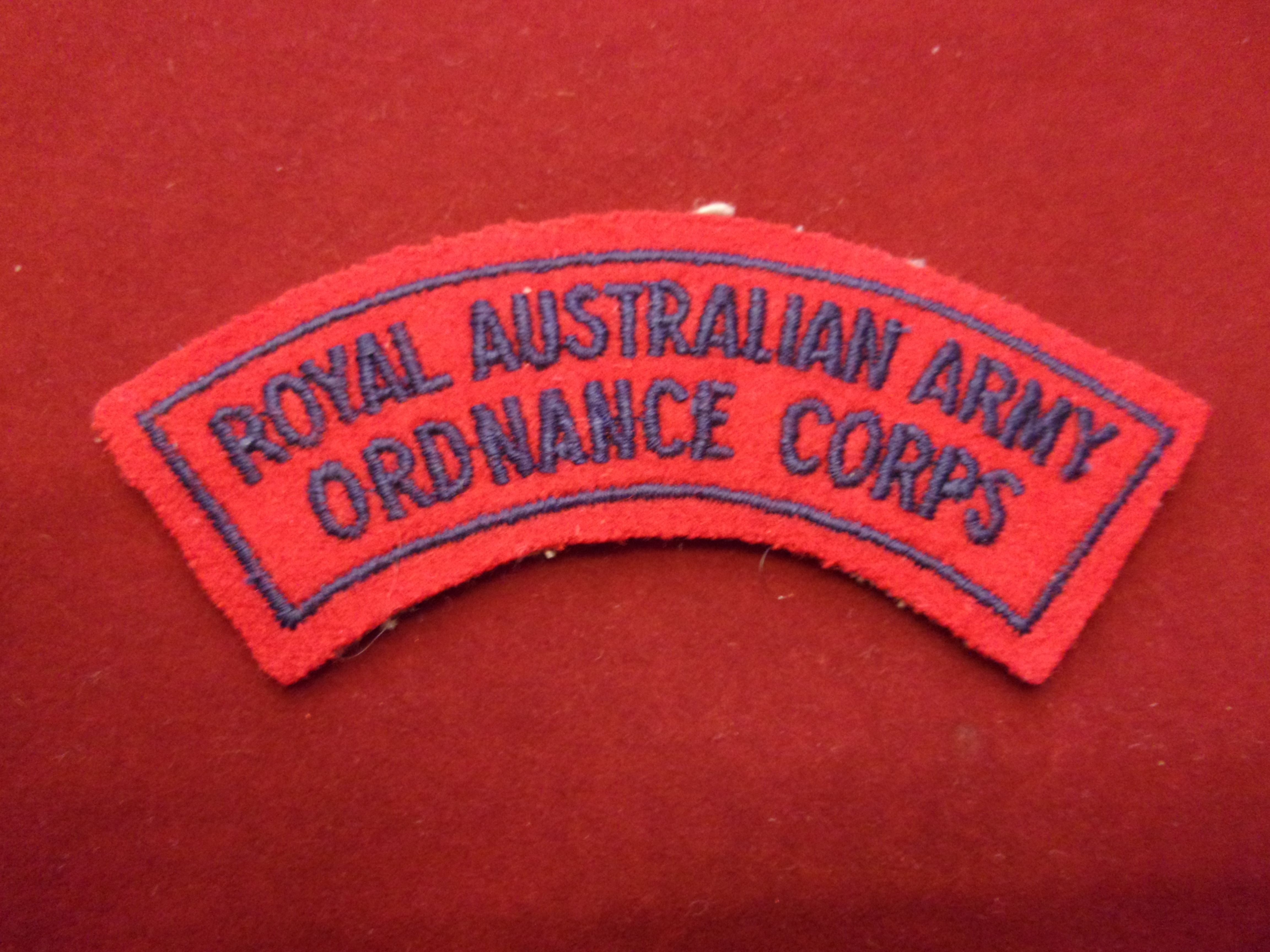 Australian Royal Army Ordnance Corps cloth shoulder title, blue on red - Image 3 of 3