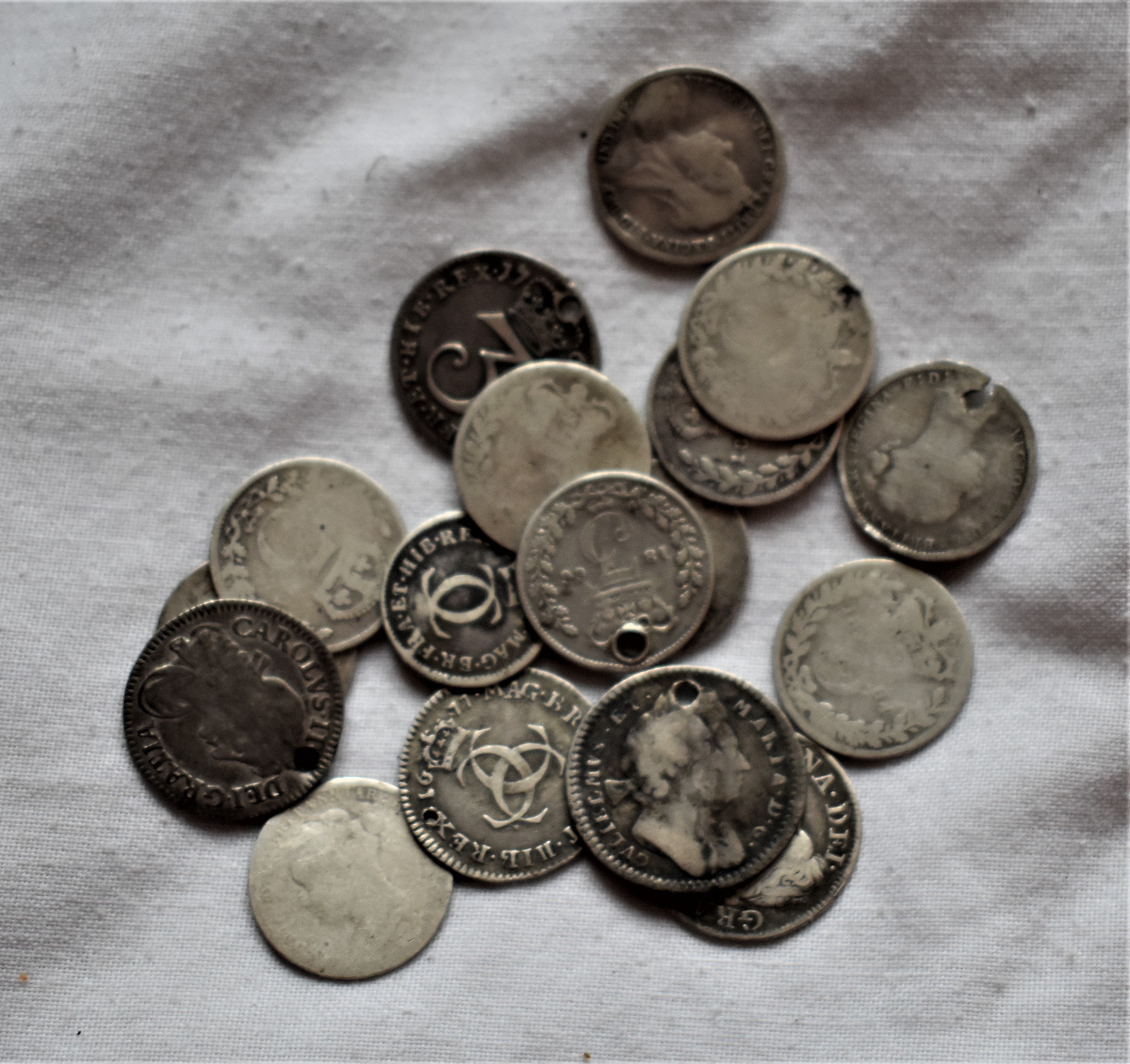 Mixed early Silver range, lower grades, many holed but includes William and Mary 4d, early Anne