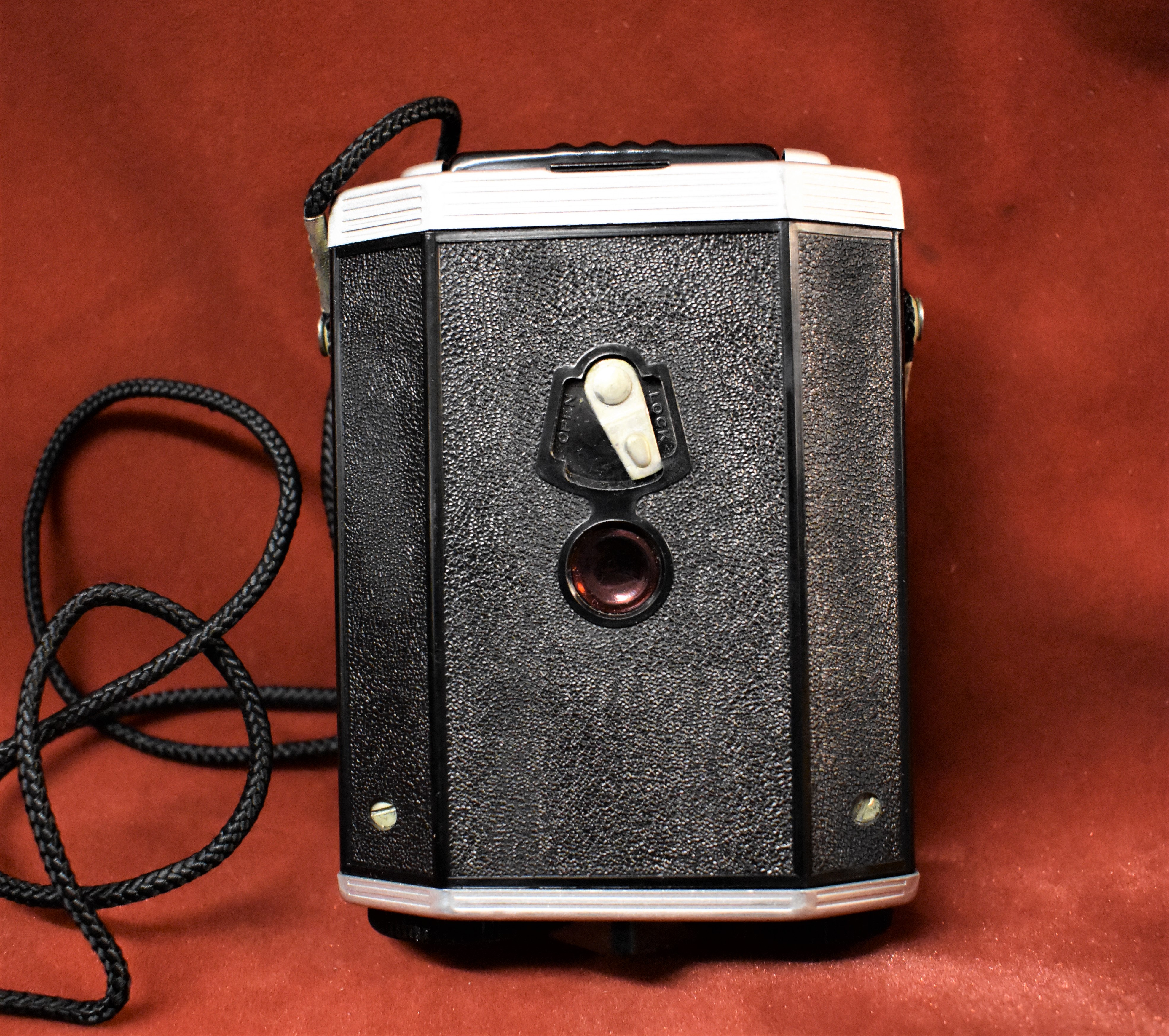 Vintage Rare Collectible Brownie Reflex Made In England Kodak Ltd Box Camera - Image 2 of 3