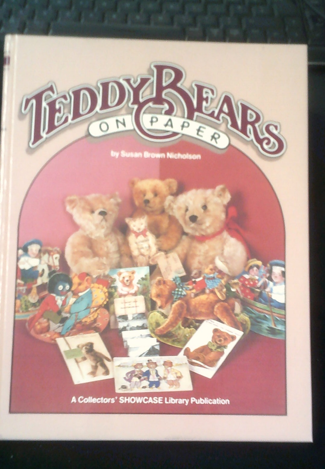 Teddy Bears on paper in hardback - A collector's showcase Library Publication by Susan Brown