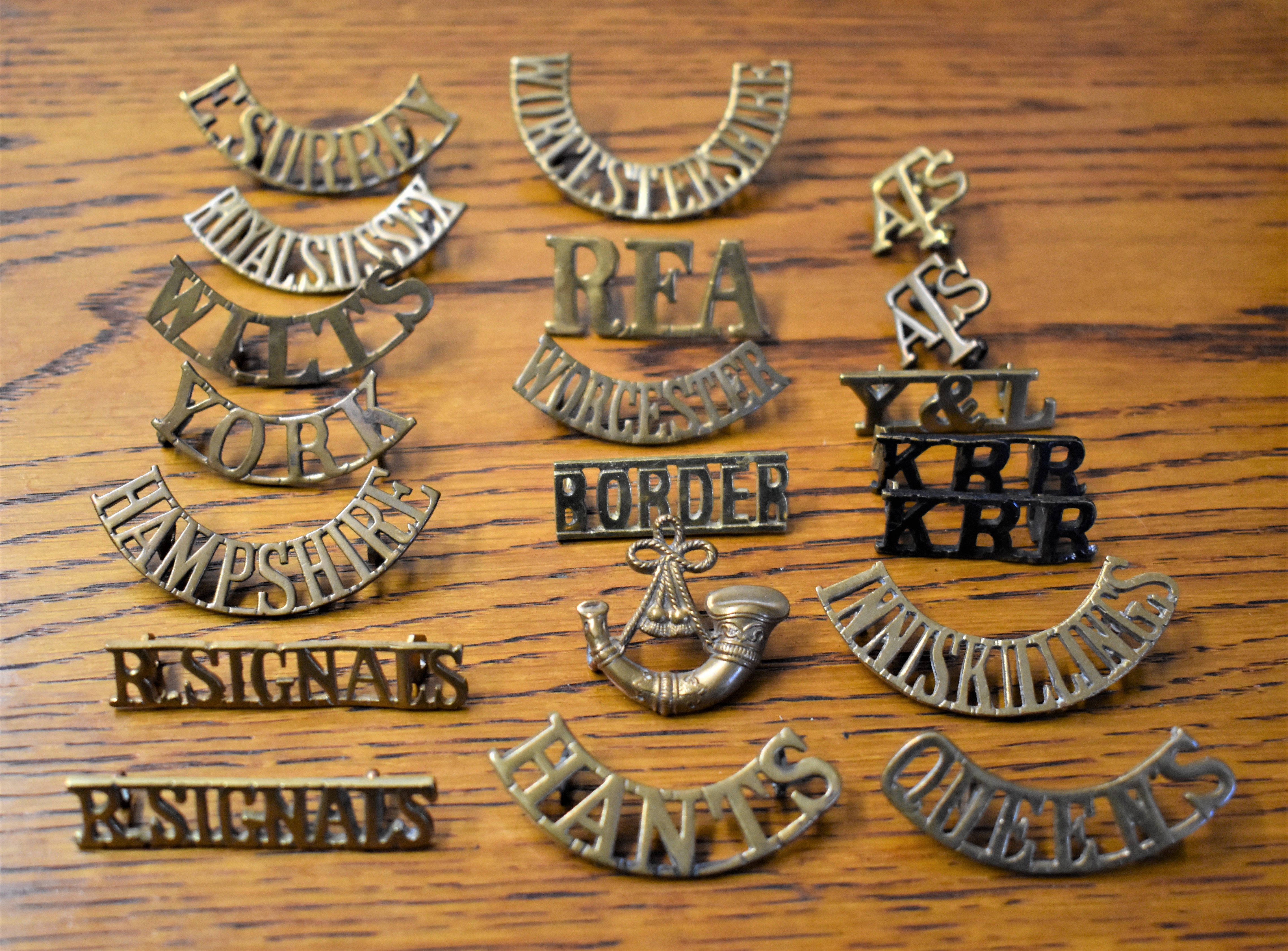 British WWI/II Shoulder Title Collection (20) including Inniskillings, Worcestershire, Royal Sussex,