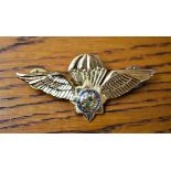 Police Parachutist qualification wings, Type I, pre-1994, gold standard, Gilt and enamel.