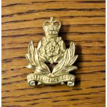 Royal Intelligence Corps EIIR Cap Badge (Gilt-metal), slider.