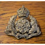 Derbyshire Yeomanry (Dragoons) WWI Cap Badge (Brass), two lugs, first type. K&K: 1442