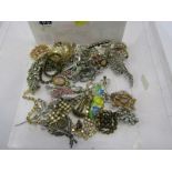 COSTUME JEWELLERY, selection of vintage costume jewellery including brooches, rings, etc