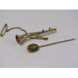 VINTAGE 9CT YELLOW GOLD HUNTING HORN, repel pin/brooch & 15ct yellow gold topped lapel pin