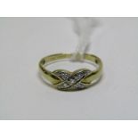 9ct YELLOW GOLD KISS RING, set with 5 small accent diamonds, size I/J