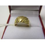18ct YELLOW GOLD VINTAGE KEEPER STYLE RING, Size 'I/J', 4.6 grms in weight