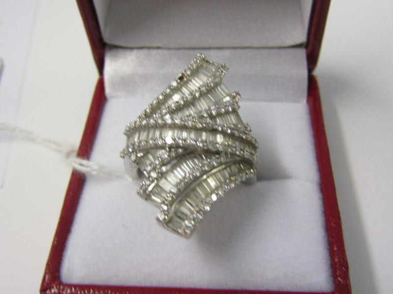 18ct WHITE GOLD LARGE GEOMETRIC DESIGN DIAMOND CLUSTER RING, mixed baguette and brilliant cut - Image 3 of 3