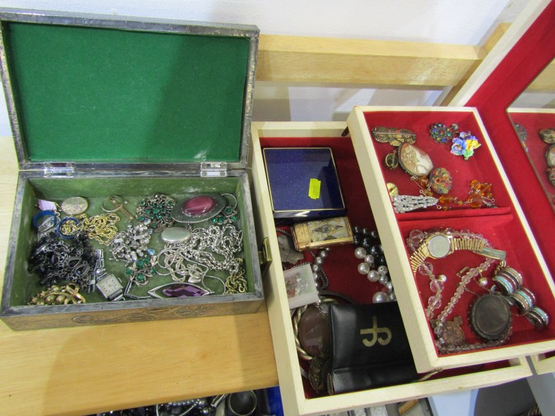 COSTUME JEWELLERY, pewtered covered jewellery box, containing various necklaces, pendants, - Image 2 of 4