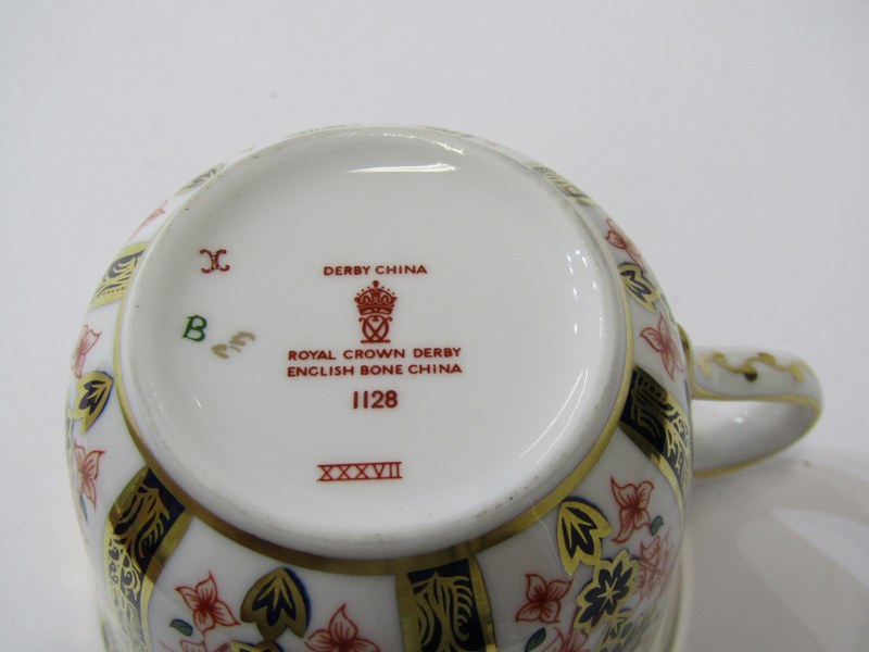 ROYAL CROWN DERBY TEAWARE, 21 piece "Japan" pattern teaware including cream jug & sugar bowl - Image 5 of 6