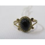 9ct YELLOW GOLD CABOCHON CUT STONE SET RING, Size 'S'