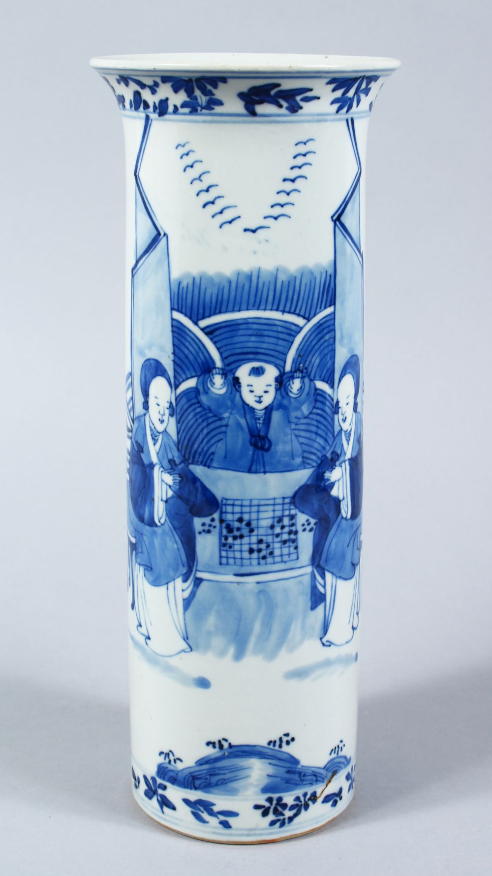 A 19TH CENTURY CHINESE BLUE & WHITE PORCELAIN CYLINDRICAL VASE, the vase decorated with scenes of