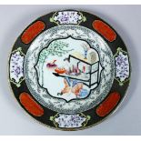 A GOOD 18TH / 19TH CENTURY CHINESE FAMILLE ROSE PORCELAIN PLATE, the plate decorate with scenes of a
