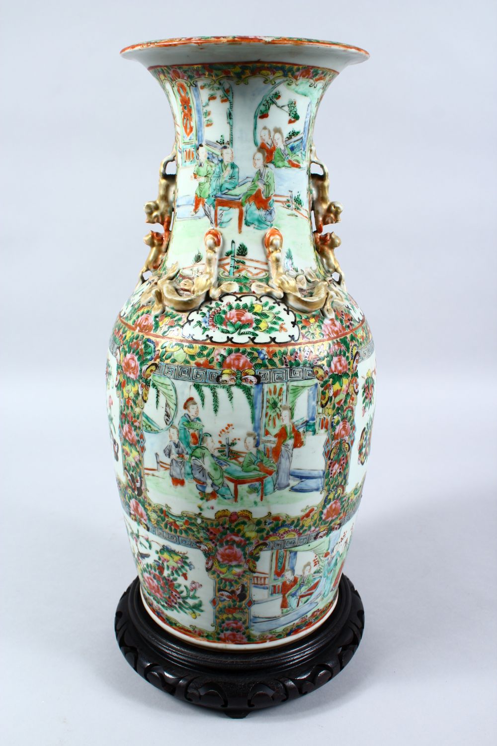 A GOOD 19TH CENTURY CHINESE CANTON FAMILLE ROSE PORCELAIN VASE, the body of the vase with panel - Image 3 of 6