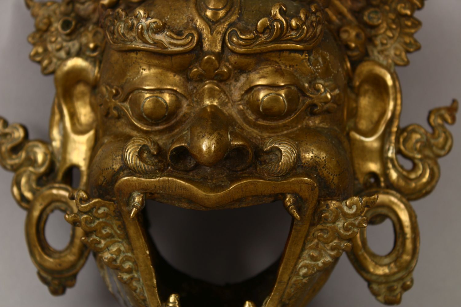 A 19TH CENTURY OR EARLIER CHINESE BRONZE FIGURE OF A MASK, the mythical face with its mouth open, - Image 2 of 3