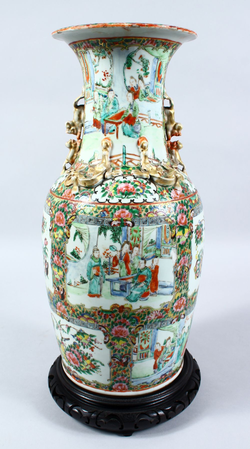 A GOOD 19TH CENTURY CHINESE CANTON FAMILLE ROSE PORCELAIN VASE, the body of the vase with panel