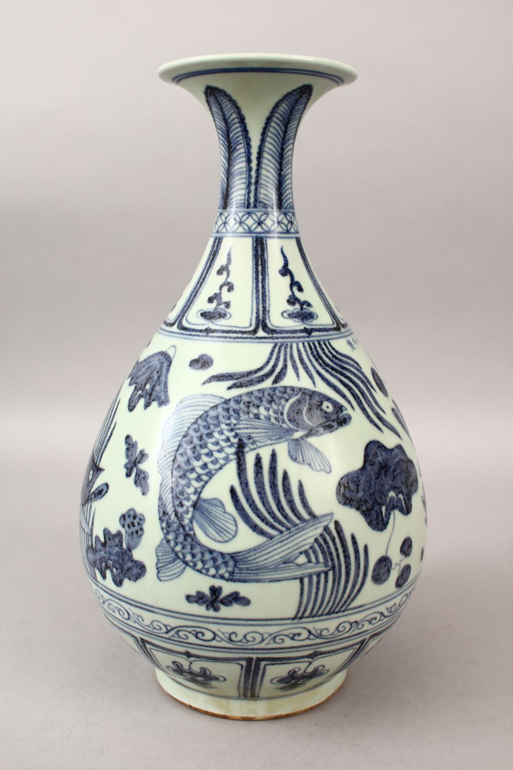 A LARGE CHINESE MING STYLE BLUE & WHITE PORCELAIN CARP VASE, the body of the vase decorated with - Image 2 of 10