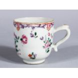 AN 18TH CENTURY CHINESE QIANLONG FAMILLE ROSE PORCELAIN CUP, the body decorated with floral display,