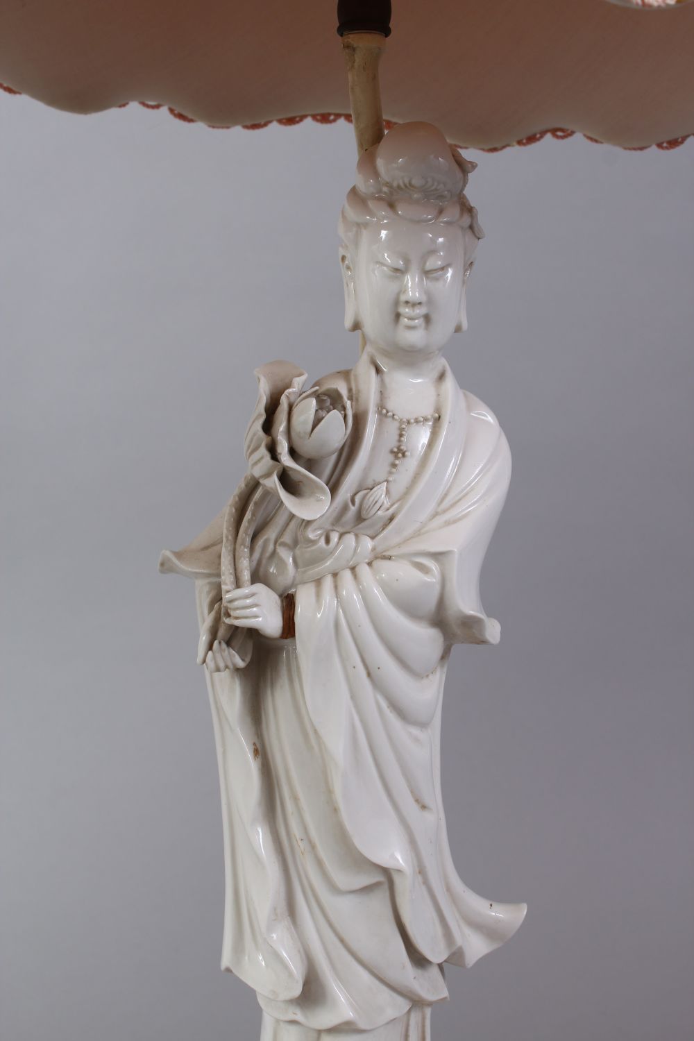 A PAIR OF 20TH CENTURY CHINESE BLANC DE CHINE KANGXI STYLE PORCELAIN FIGURAL LAMPS OF GUANYIN, The - Image 3 of 6