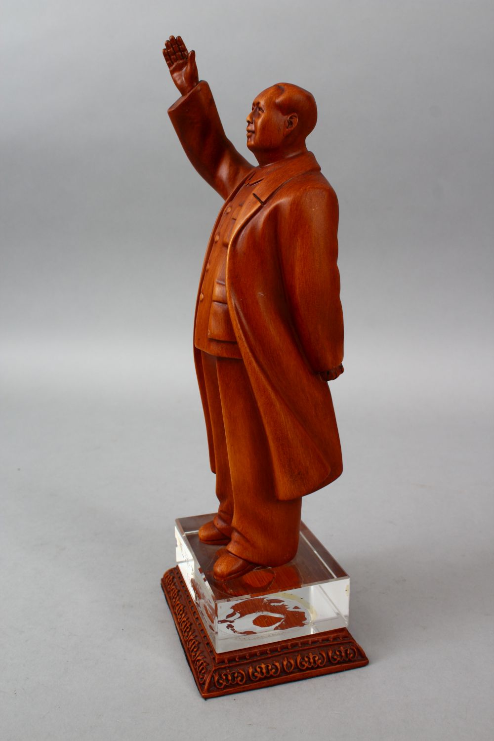 A 20TH CENTURY CHINESE CARVED HARDWOOD FIGURE OF MAO ZEDONG, stood with his hand aloft, upon a glass - Image 3 of 4