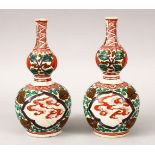 A PAIR OF 19TH CENTURY CHINESE FAMILLE ROSE / VERTE PORCELAIN DOUBLE GOURD SHAPED VASES, 18CM HIGH.