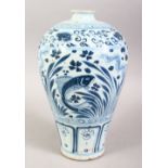 A GOOD CHINESE BLUE & WHITE PORCELAIN MEIPING VASE, the body of the vase decorated with scenes of