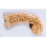 A GOOD EARLY 20TH CENTURY INDIAN MUGHAL CARVED JADE DAGGER KHANJAR HANDLE,the carved handle with