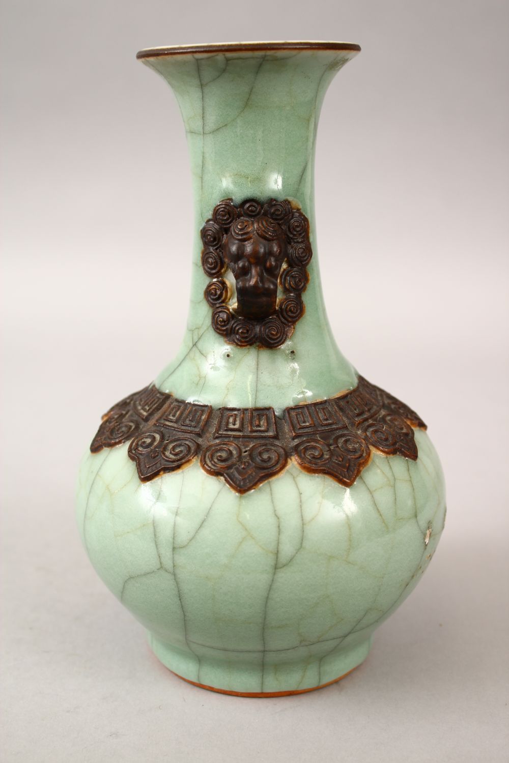 A 19TH / 20TH CENTURY CHINESE CELADON CRACKLE GLAZED TIN HANDLE PORCELAIN VASE, the body with - Image 4 of 7