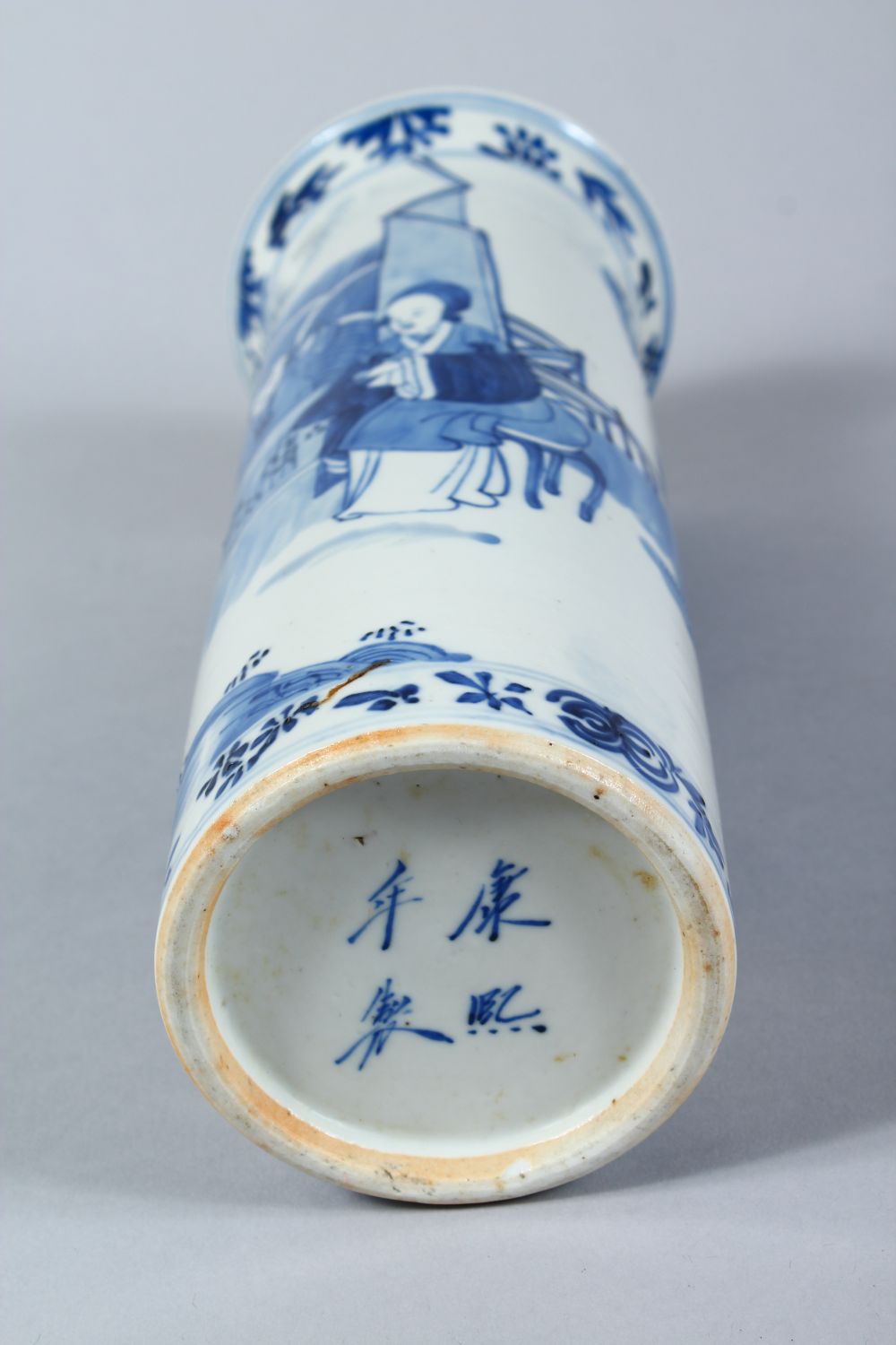 A 19TH CENTURY CHINESE BLUE & WHITE PORCELAIN CYLINDRICAL VASE, the vase decorated with scenes of - Image 7 of 8