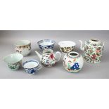 A MIXED LOT OF EIGHT 19TH / 20TH CENTURY CHINESE FAMILLE ROSE / BLUE & WHITE ITEMS, consisting of