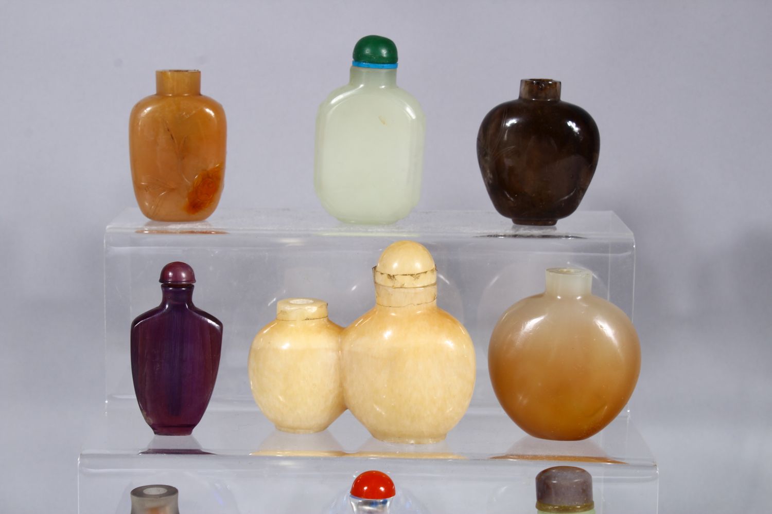 A MIXED LOT OF 19TH / 20TH CENTURY CHINESE SNUFF BOTTLES, the lot consisting of four overlay glass / - Image 3 of 3