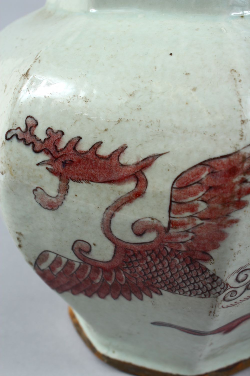 A CHINESE IRON RED DECORATED OCTAGONAL PORCELAIN JAR, the body of the jar decorated in iron red to - Image 5 of 8