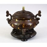 A GOOD CHINESE BRONZE GOLD SPLASH CENSER AND COVER, the censer with gold splash decoration to the