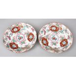 A PAIR OF 19TH / EARLY 20TH CENTURY CHINESE FAMILLE ROSE PORCELAIN PHOENIX PLATES, the plates