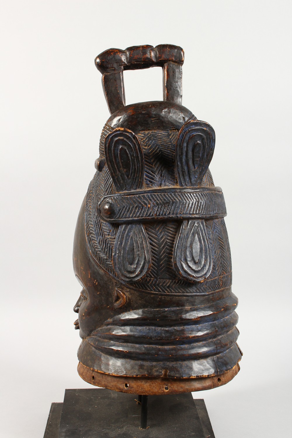 A GOOD CARVED WOOD TRIBAL HELMET MASK, on later stand. Mask: 18ins high. - Image 3 of 7