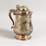 AN ELKINGTON & CO PLATED TANKARD AND COVER, with repousse decoration.