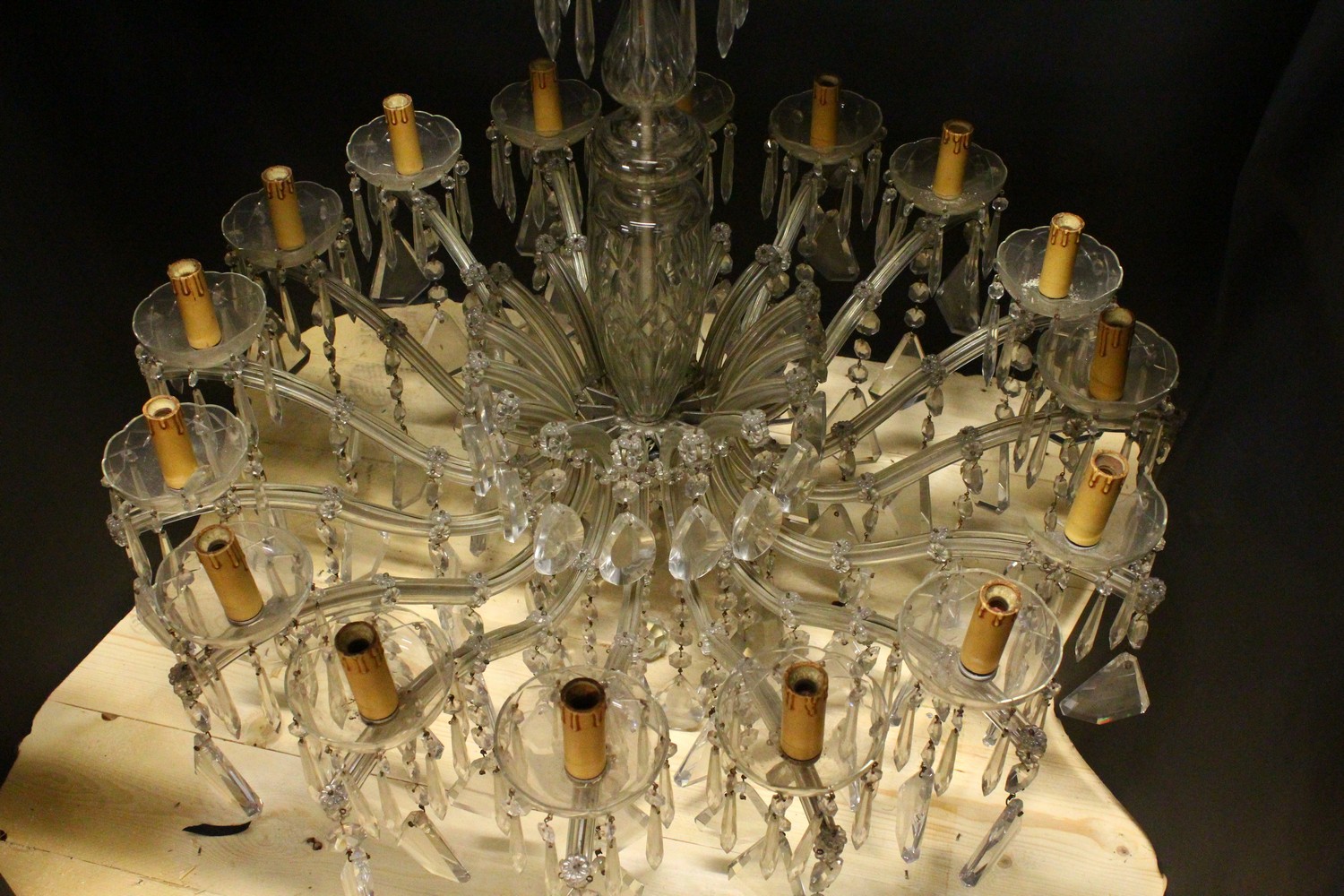 A GOOD LARGE CUT GLASS CHANDELIER, with baluster shape cut glass stem, sixteen small branches with - Image 3 of 6