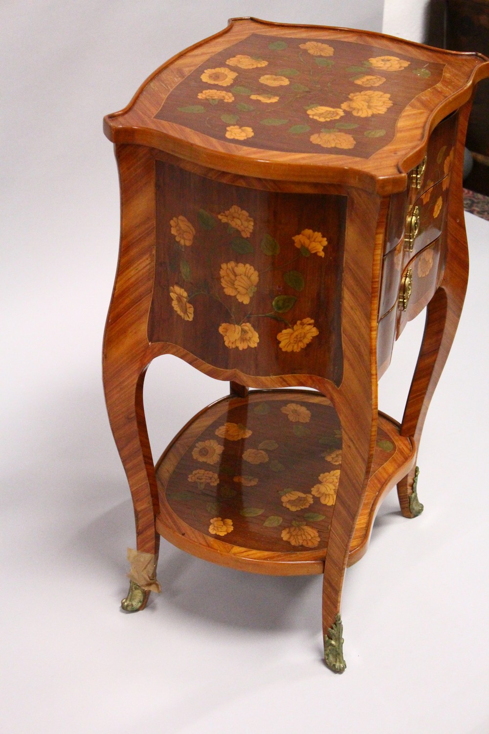 A SMALL 19TH CENTURY FRENCH KINGWOOD AND MARQUETRY CHEST, with floral inlaid serpentine top, three - Image 2 of 5